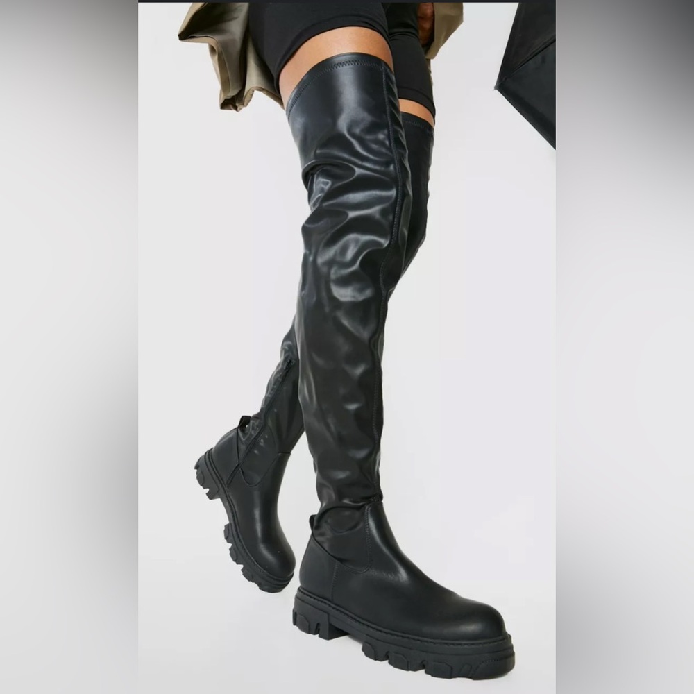 FLAT OVERKNEE BOOTS